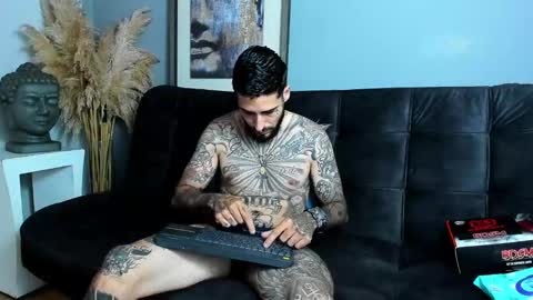 Snapshot of vincentsartori chatting on 10-28-25, 06:21 Vincent Sartori online show from 10-28-25, 06:21