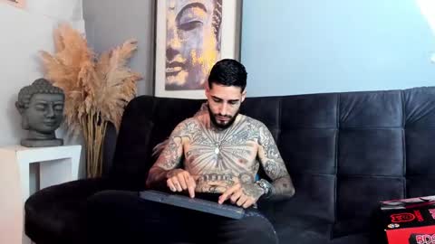 Snapshot of vincentsartori chatting on 10-31-25, 05:14 Vincent Sartori online show from 10-31-25, 05:14