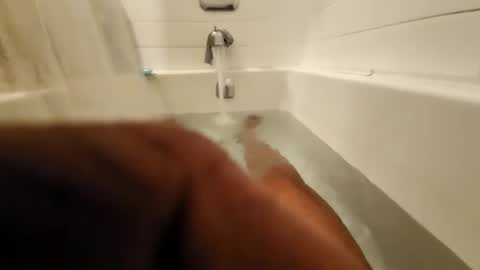 Snapshot of vineshh chatting on 02-08-25, 07:15 Vino Girthyboi online show from 02-08-25, 07:15