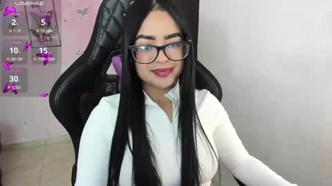 Daniela online show from 11-18-25, 02:17