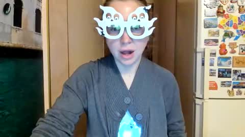 Snapshot of viodetta chatting on 10-31-25, 08:43 viodetta online show from 10-31-25, 08:43