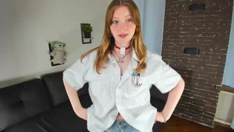 Snapshot of viola_larson chatting on 05-29-26, 05:11 Viola but friends call me Sisi online show from 05-29-26, 05:11
