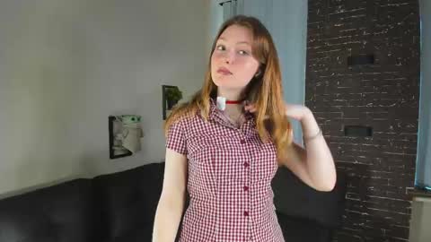 Snapshot of viola_larson chatting on 06-01-26, 04:52 Viola but friends call me Sisi online show from 06-01-26, 04:52