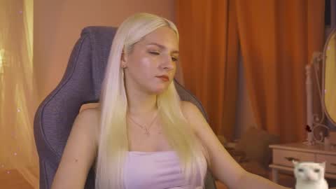 Snapshot of violamore chatting on 05-18-26, 04:07 violamore online show from 05-18-26, 04:07