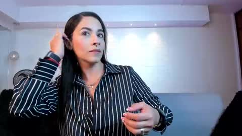 Violett  Everyday From 0530 to 1430 Col Time online show from 11-19-25, 10:37