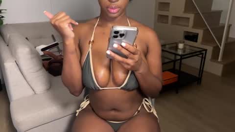 Fantasy Black Girl online show from 10-09-25, 04:21