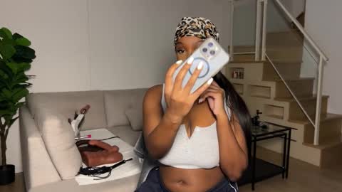 Fantasy Black Girl online show from 11-19-25, 06:02