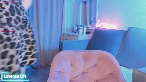 violet____h online show from 10-18-25, 07:25