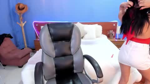 violet_anderson_ online show from 07-25-26, 01:19