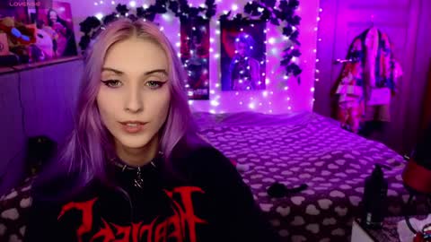 Snapshot of violet_noir_ chatting on 01-27-25, 03:28 Deya online show from 01-27-25, 03:28