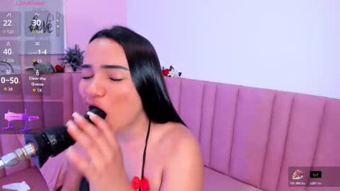 Snapshot of violet_vintage chatting on 11-14-25, 08:18 Violet online show from 11-14-25, 08:18