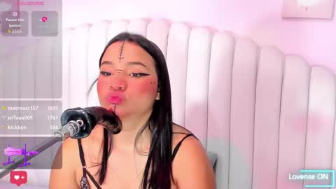 Snapshot of violet_vintage chatting on 11-23-25, 12:05 Violet online show from 11-23-25, 12:05