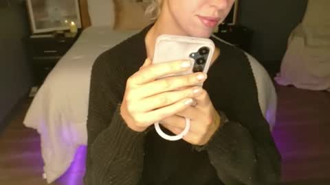 violet_winter97 online show from 05-13-26, 01:41