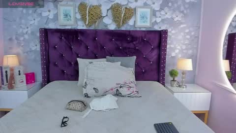 Snapshot of violeta_medina chatting on 05-06-26, 02:51 violeta_medina online show from 05-06-26, 02:51