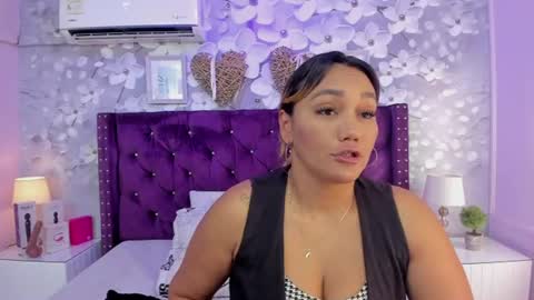 Snapshot of violeta_medina chatting on 06-17-26, 01:19 violeta_medina online show from 06-17-26, 01:19