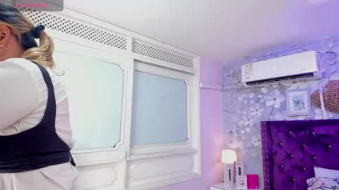 Snapshot of violeta_medina chatting on 07-17-26, 03:13 violeta_medina online show from 07-17-26, 03:13