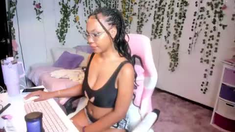 Snapshot of violeta_miler_ chatting on 06-13-26, 05:33 Violeta online show from 06-13-26, 05:33