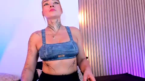 Snapshot of violeta_queen11 chatting on 06-01-26, 01:46 Violeta online show from 06-01-26, 01:46