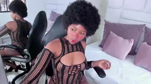 Snapshot of violeta_ruizz chatting on 11-14-25, 12:15 Violeta Ruiz online show from 11-14-25, 12:15