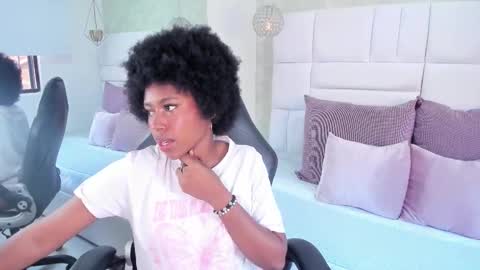 Snapshot of violeta_ruizz chatting on 11-18-25, 05:39 Violeta Ruiz online show from 11-18-25, 05:39