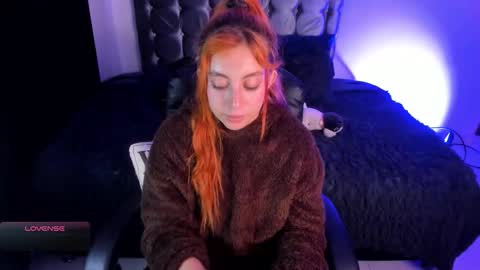 Snapshot of violetaarey chatting on 02-18-26, 04:52 Violeta Help me reach 150 thumbs up online show from 02-18-26, 04:52