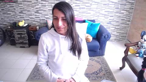 Snapshot of violetagomez_co chatting on 05-03-26, 03:40 Violeta Gmez online show from 05-03-26, 03:40
