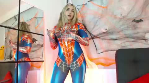 Snapshot of violetarainn chatting on 10-23-25, 05:01 Violeta online show from 10-23-25, 05:01