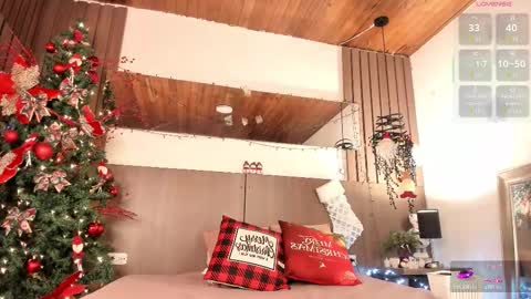 Snapshot of violetcarson_ chatting on 12-15-25, 01:37 Violet online show from 12-15-25, 01:37