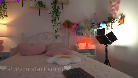 Snapshot of violeth___ chatting on 04-27-26, 10:13 violeth___ online show from 04-27-26, 10:13