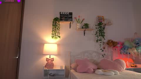 Snapshot of violeth___ chatting on 05-11-26, 12:11 violeth___ online show from 05-11-26, 12:11