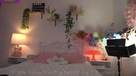 Snapshot of violeth___ chatting on 05-19-26, 11:38 violeth___ online show from 05-19-26, 11:38
