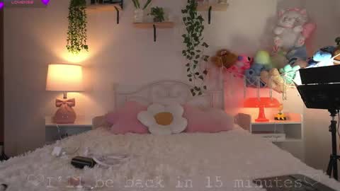 Snapshot of violeth___ chatting on 05-22-26, 12:33 violeth___ online show from 05-22-26, 12:33