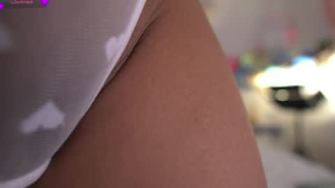 Snapshot of violeth___ chatting on 05-25-26, 11:16 violeth___ online show from 05-25-26, 11:16