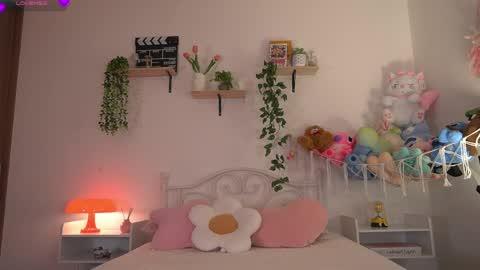 Snapshot of violeth___ chatting on 05-28-26, 01:19 violeth___ online show from 05-28-26, 01:19
