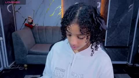 violeth_b online show from 04-17-26, 01:36