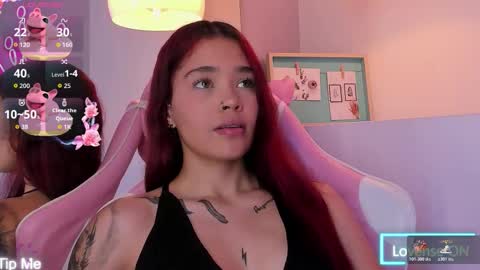 Snapshot of violeth_hill chatting on 11-30-25, 08:24 Violeth Hill online show from 11-30-25, 08:24