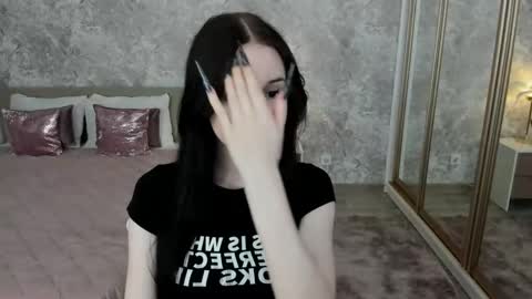 violetharmee online show from 05-24-26, 03:44