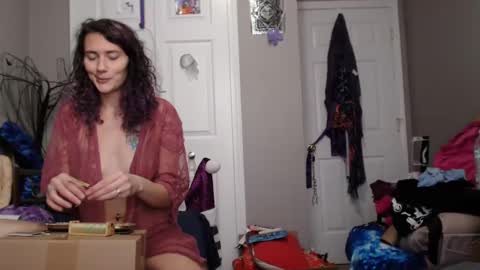 Snapshot of violethooper chatting on 12-10-24, 03:22 Violet Hooper online show from 12-10-24, 03:22