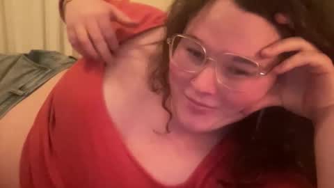 Snapshot of violetlyhappy chatting on 02-18-26, 11:33 violetlyhappy online show from 02-18-26, 11:33