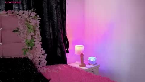 Snapshot of violetqs chatting on 05-09-26, 06:57 online show from 05-09-26, 06:57