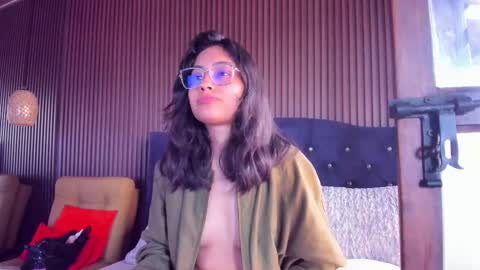 Snapshot of violetrousse chatting on 02-17-26, 05:52 Violet Rousse online show from 02-17-26, 05:52