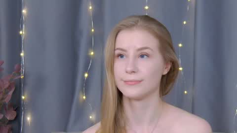 Snapshot of violetswone chatting on 02-07-25, 12:06 VioletSwone online show from 02-07-25, 12:06