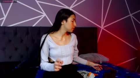 Snapshot of violett1126 chatting on 04-17-26, 04:37 1126 online show from 04-17-26, 04:37