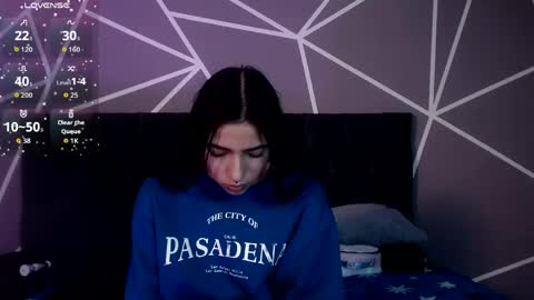 Snapshot of violett1126 chatting on 05-06-26, 04:19 1126 online show from 05-06-26, 04:19