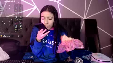 Snapshot of violett1126 chatting on 05-07-26, 04:07 1126 online show from 05-07-26, 04:07