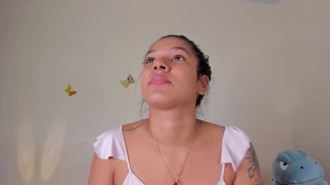 Snapshot of violett_24_ chatting on 11-12-25, 12:11 violett_24_ online show from 11-12-25, 12:11