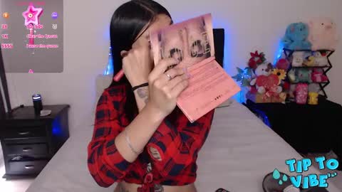 Snapshot of violett_flowers chatting on 02-01-25, 07:13 violeta  online show from 02-01-25, 07:13
