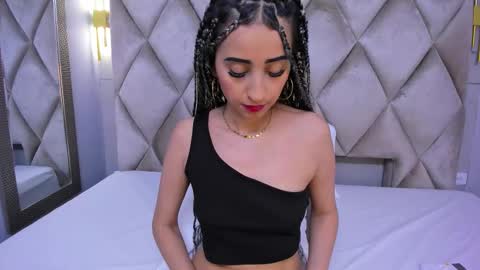 Snapshot of violett_rabbit_ chatting on 01-08-26, 08:11 Violett online show from 01-08-26, 08:11