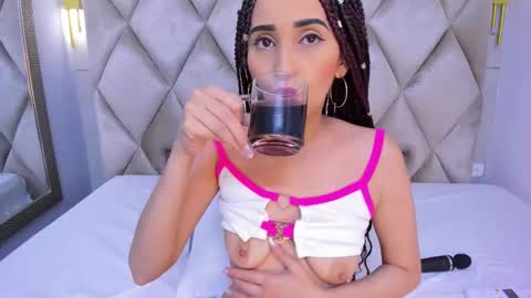 Snapshot of violett_rabbit_ chatting on 02-05-26, 08:35 Violett online show from 02-05-26, 08:35