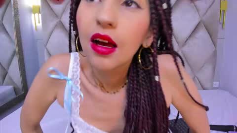 Snapshot of violett_rabbit_ chatting on 02-14-26, 08:27 Violett online show from 02-14-26, 08:27